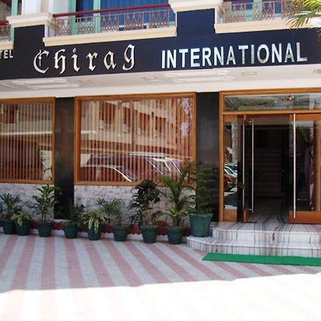 كاترا Hotel Chirag International المظهر الخارجي الصورة