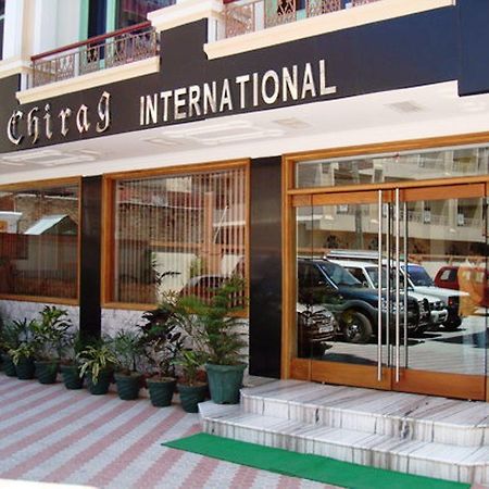 كاترا Hotel Chirag International المظهر الخارجي الصورة