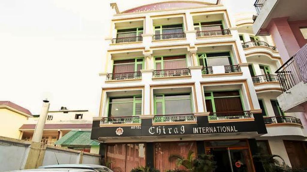 كاترا Hotel Chirag International المظهر الخارجي الصورة