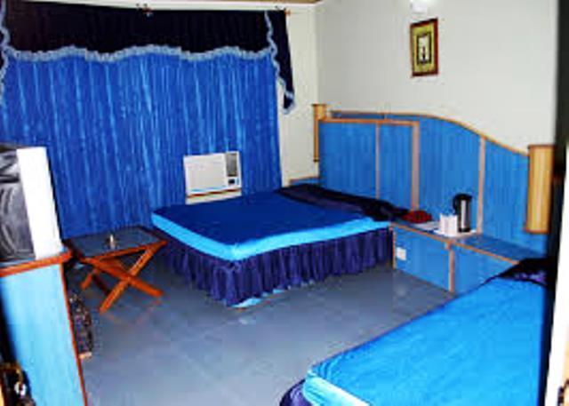 كاترا Hotel Chirag International الغرفة الصورة