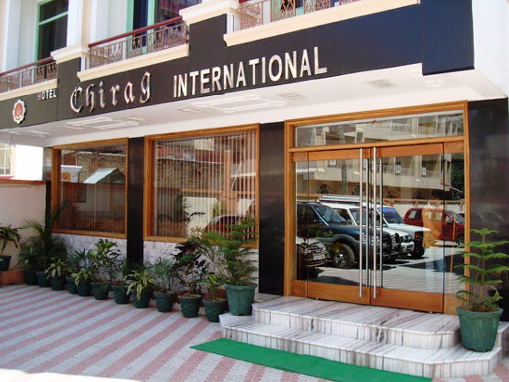 كاترا Hotel Chirag International المظهر الخارجي الصورة